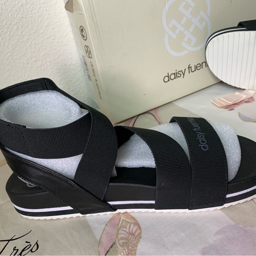 Daisy Fuentes Strap shoes - Picture 4 of 8